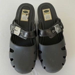 Dr. Scholl’s go.play.  Grey Women’s size 8 rubber comfort clog shoes